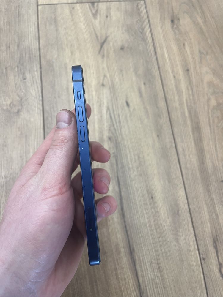 Iphone 12 64 w bardzo dobrym stanie