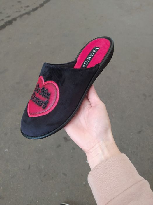 Хороший вариант для подарка чёрненькие с сердцем.270 грн.