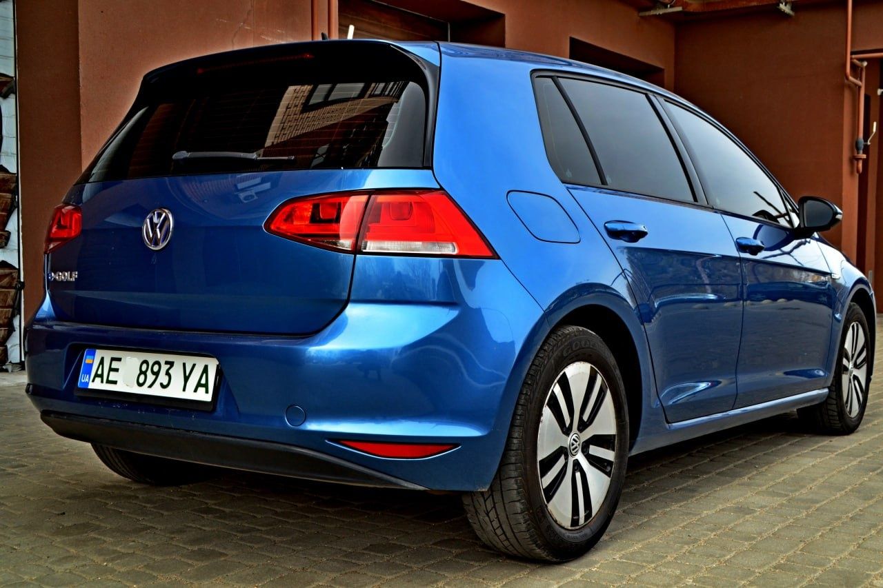 авто гольф  volkswagen e-Golf