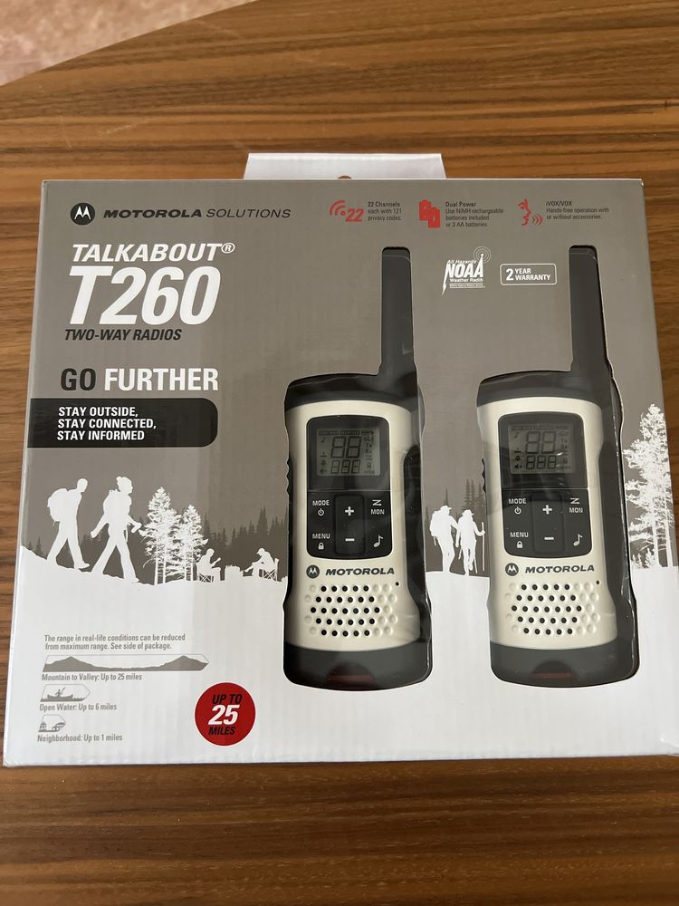 Комплект портативних рацій Motorola T260 Talkabout Radio (PMUE5026A)