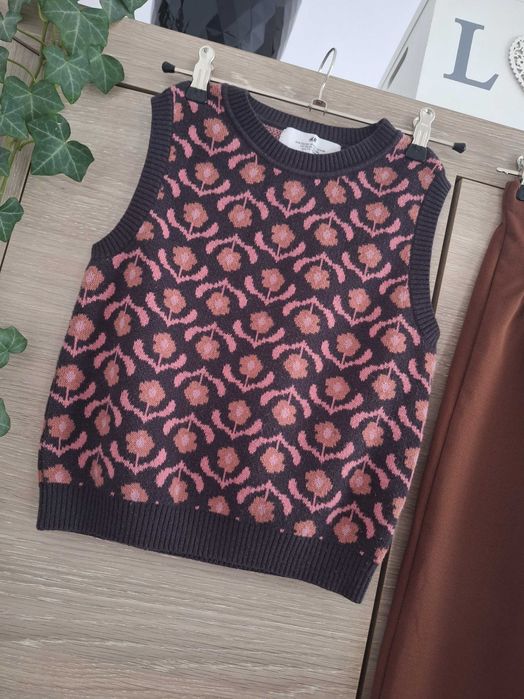 Kamizelka w kwiaty i spodnie kuloty 110 cm
