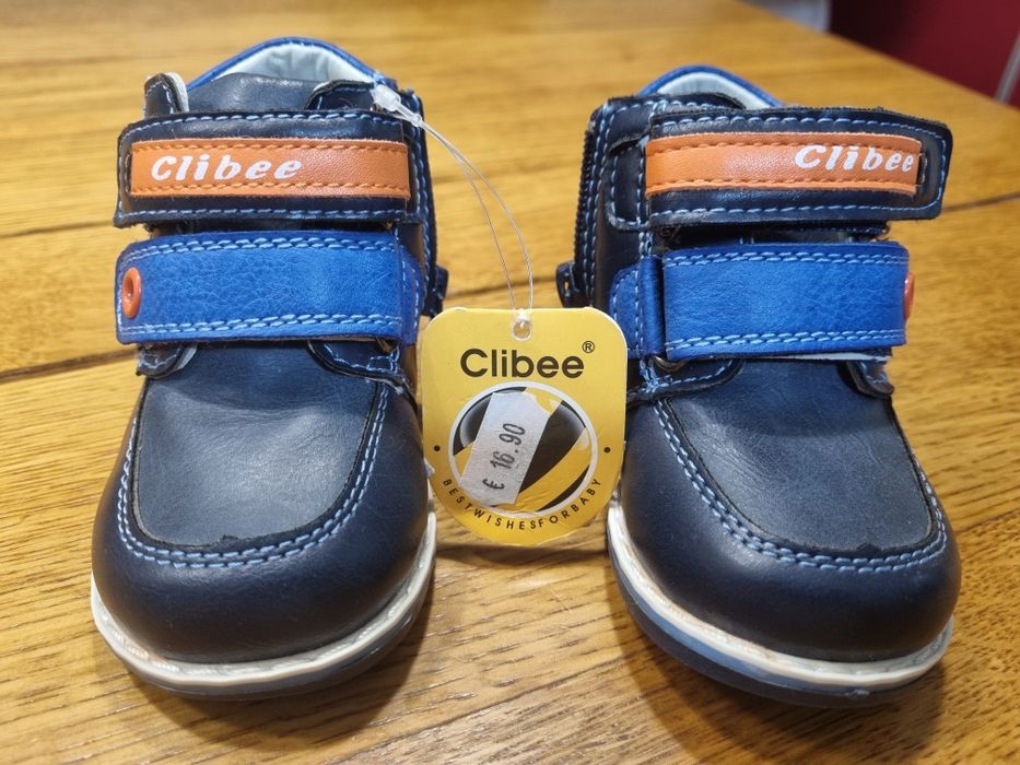Нові дитячі шкіряні ботиночки