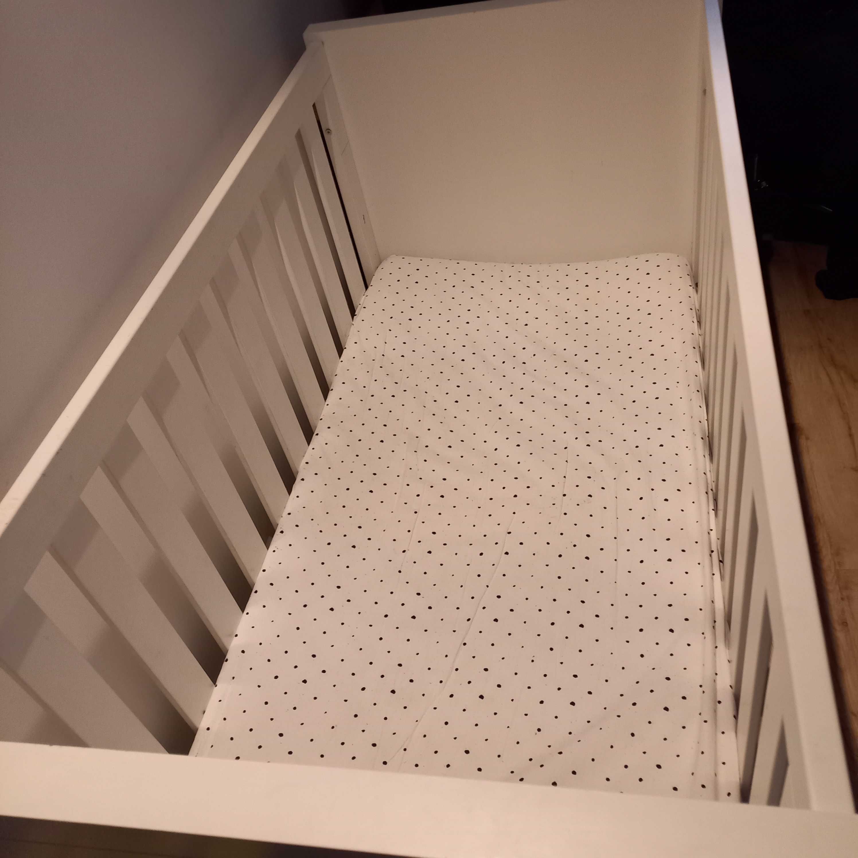 Łóżeczko PINIO 140x70 z szufladą, materacem i pościelą