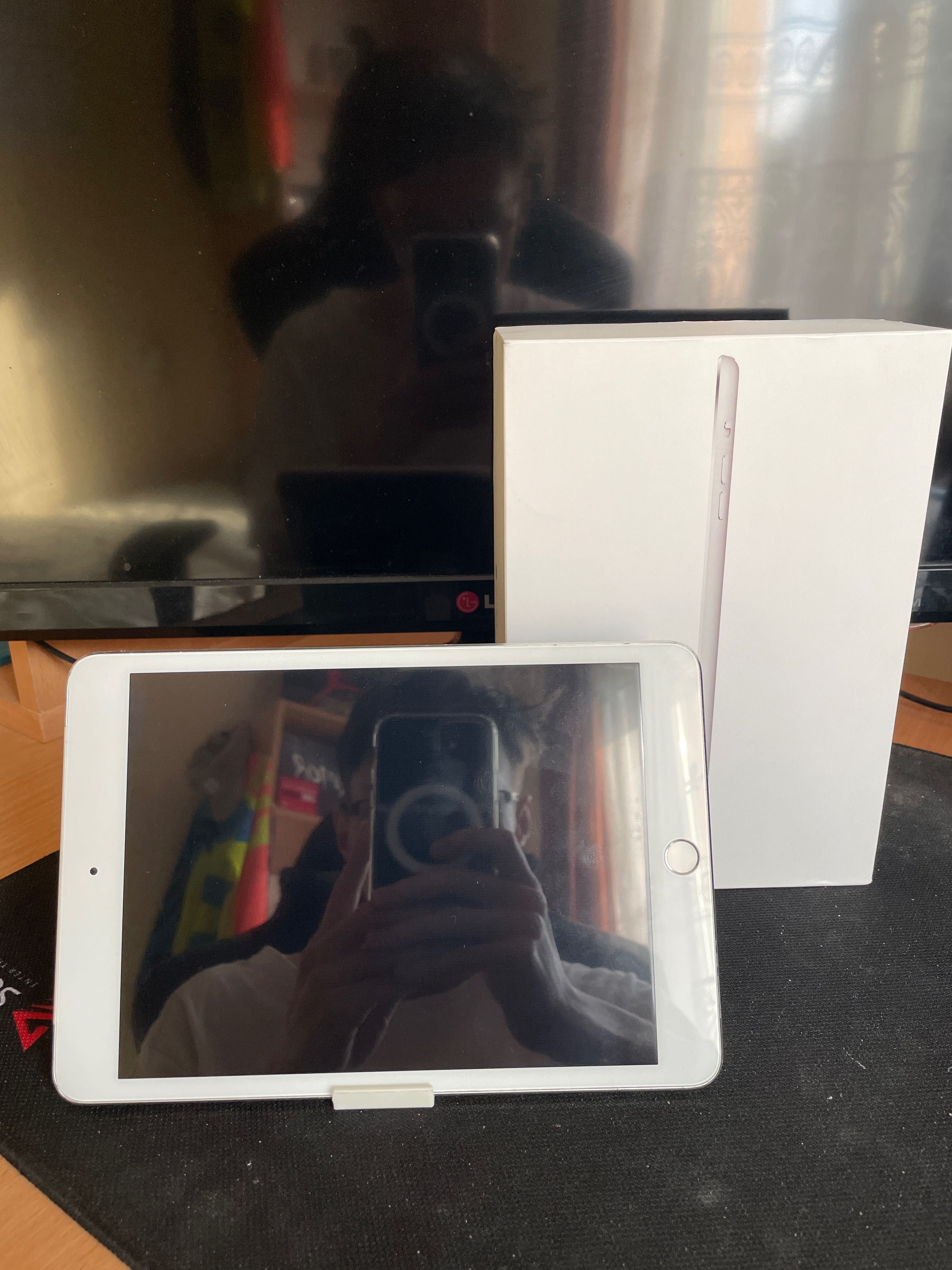 Tablet Apple iPad mini 3 64gb WIFI LTE(Cellular) Silver Biały