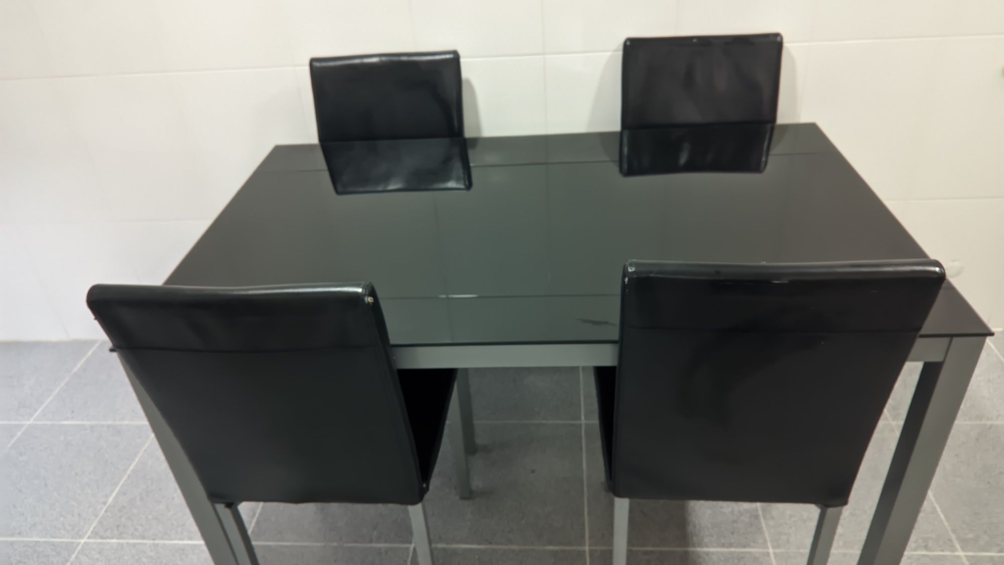 Mesa de Cozinha com 4 cadeiras