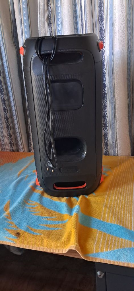 Coluna jbl partibox