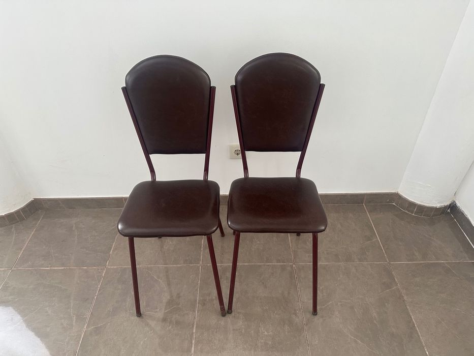 Mesa de Madeira com 2 Cadeiras