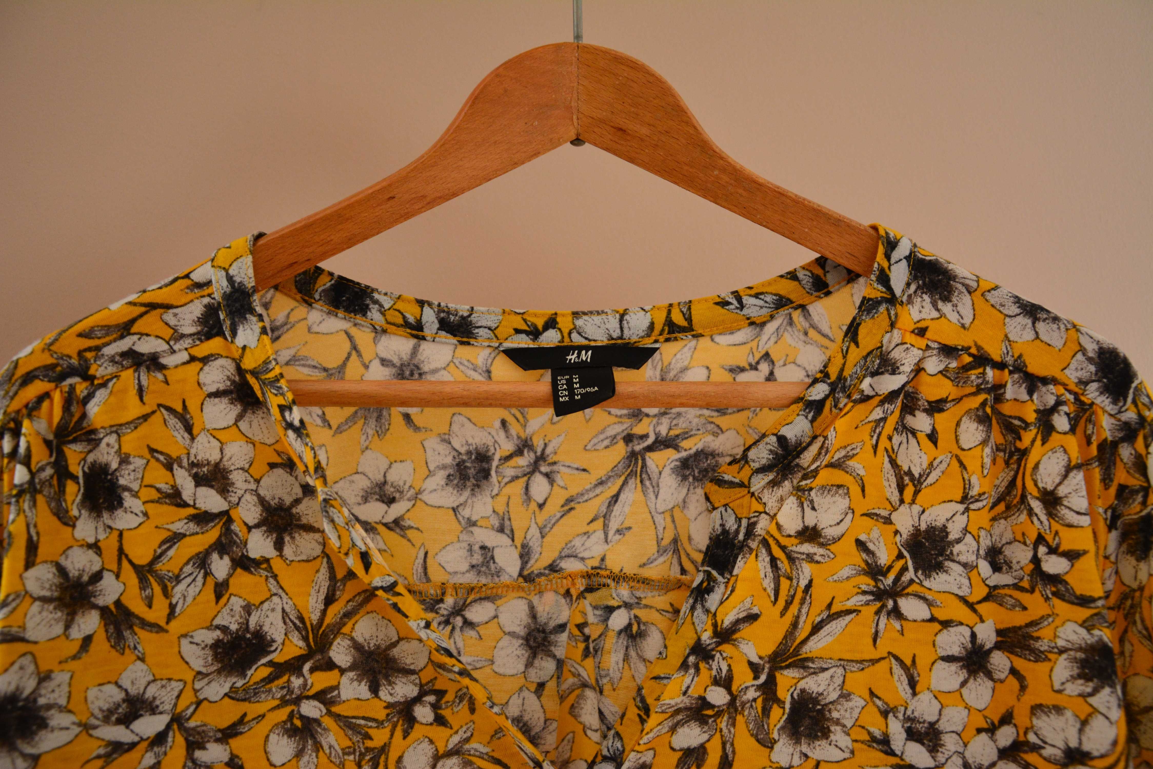 Musztardowo-żółta bluzka w kwiatki