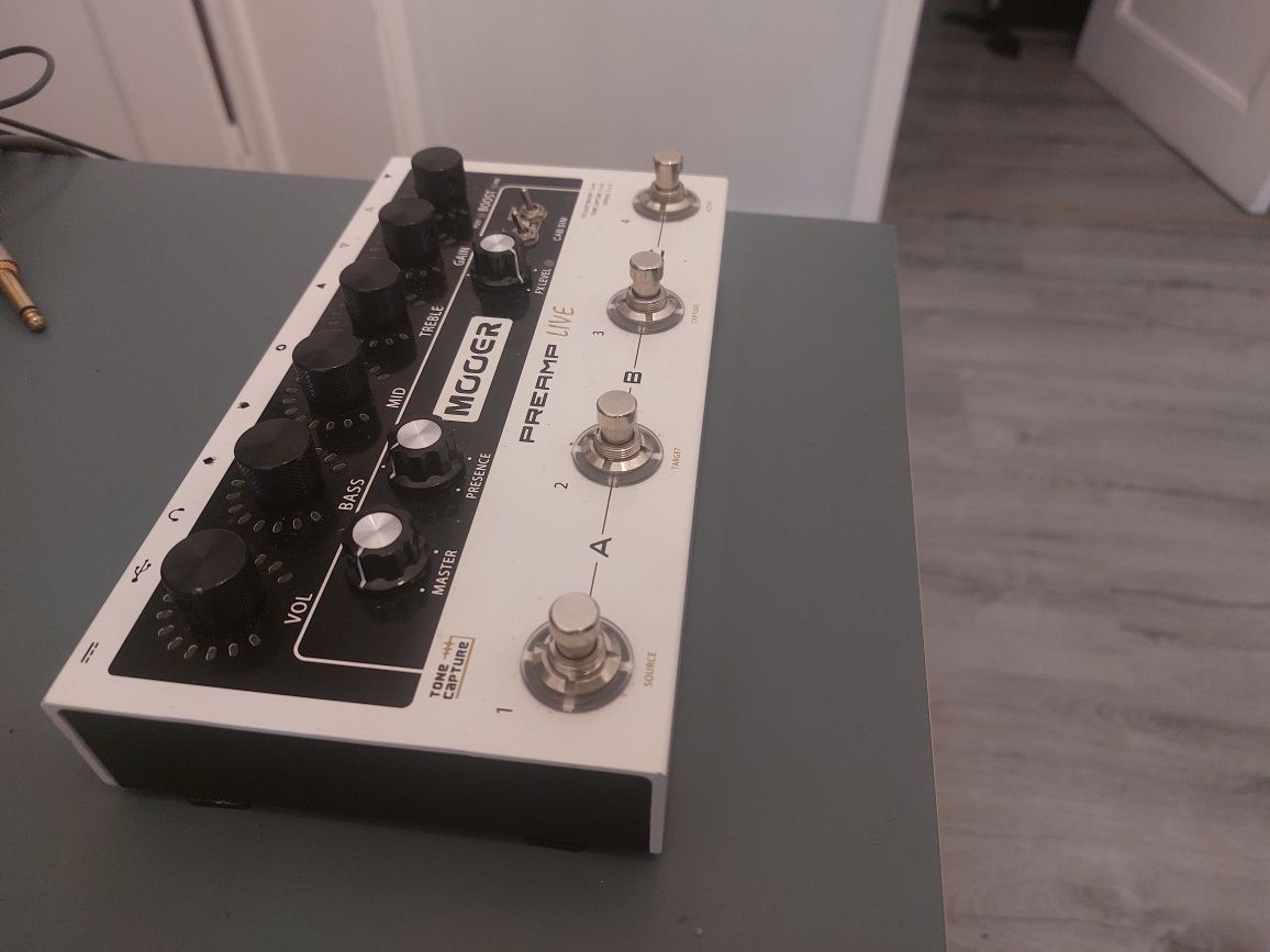 Pedal de guitarra Mooer Preamp Live