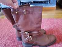 Botas nº 40, 100% pele. Como novas.
