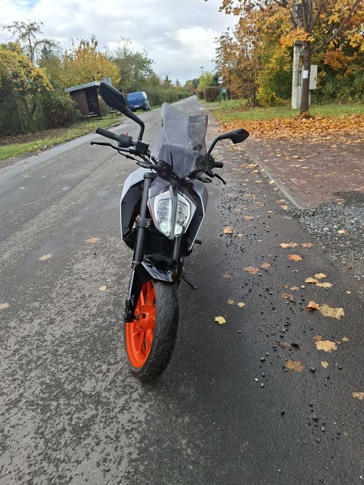Sprzedam KTM duke 125 stan idealny +dwie kaska pokrywce i zamek