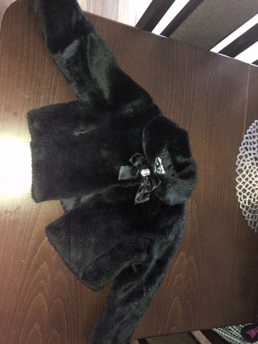 Śliczny płaszczyk bolerko futerko elegancki 3 lata kurtka