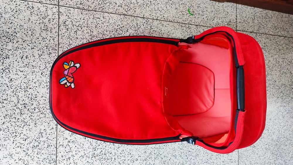 Alcofa de bebé Quinny, vermelha