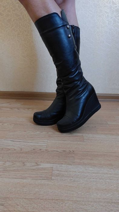 Продам зимние сапоги кожанные