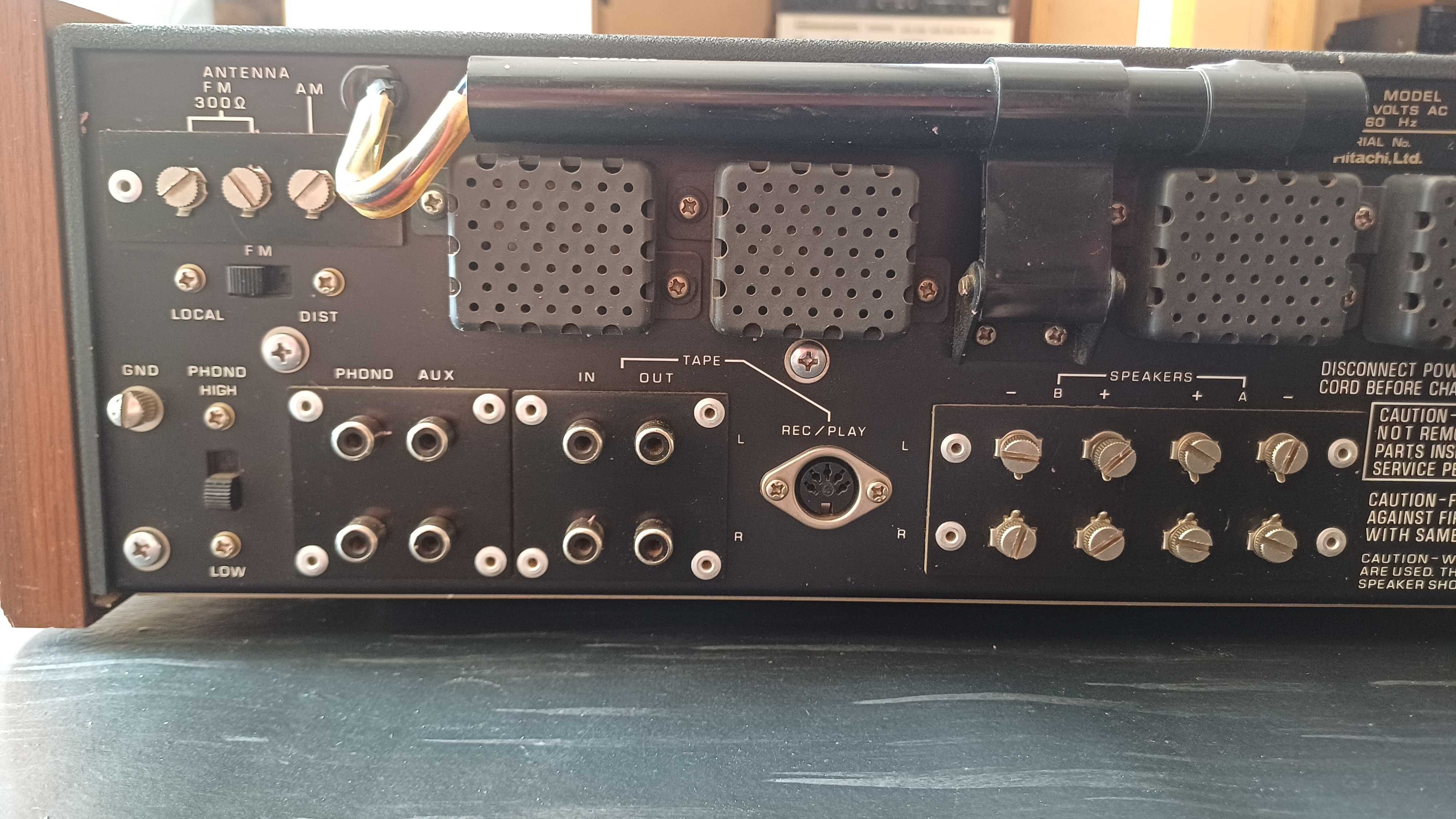 Wzmacniacz audio tuner FM HITACHI SR-700