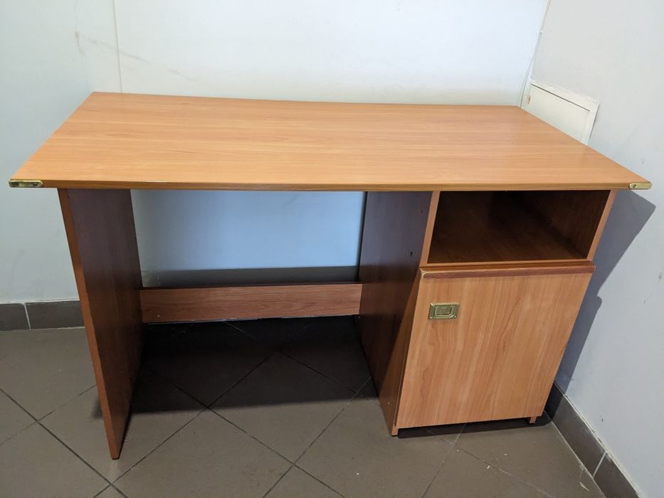 Стіл комп'ютерний, туалетний столик з дзеркалом, стіл розкладний