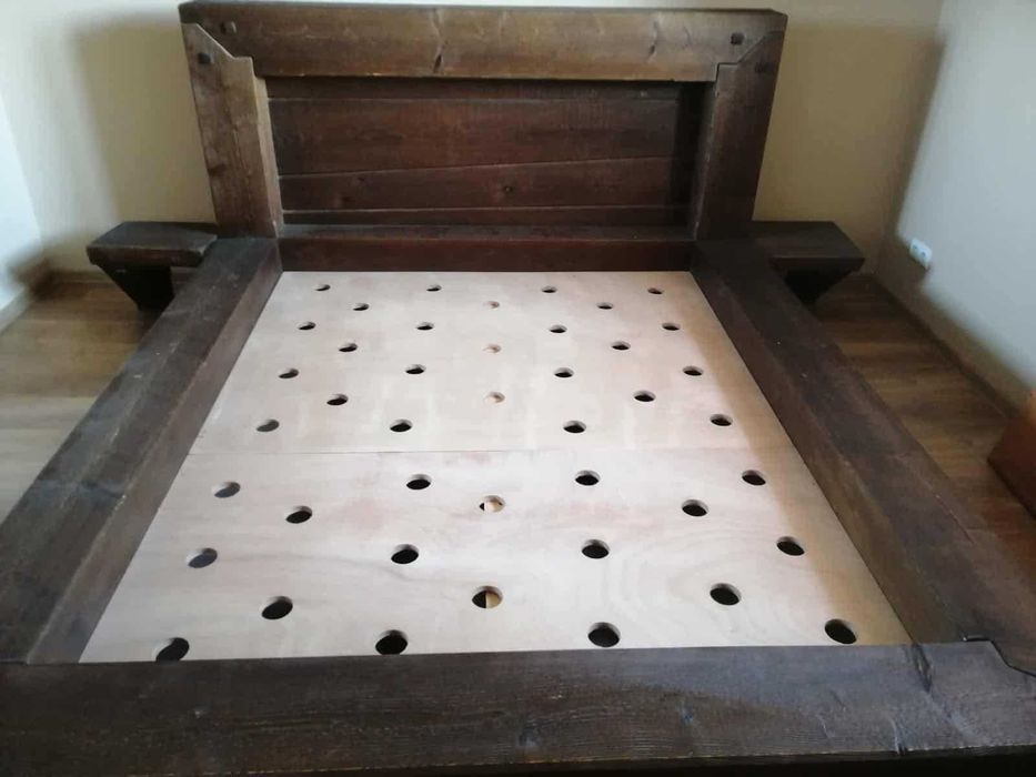 Łóżko drewniane ogromne piękne retro