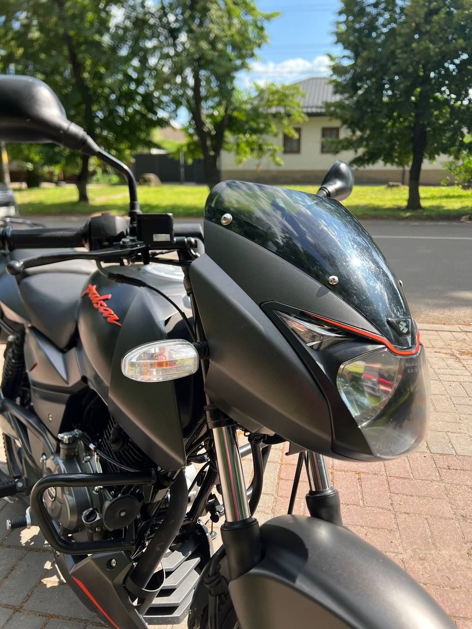 Bajaj pulsar 180