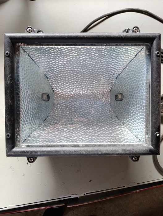 Lampa halogenowa
