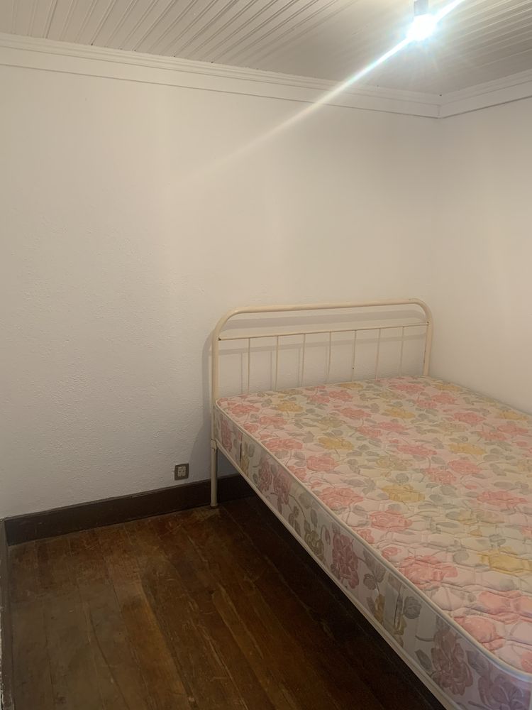 Estrutura cama casal rustica e colchão