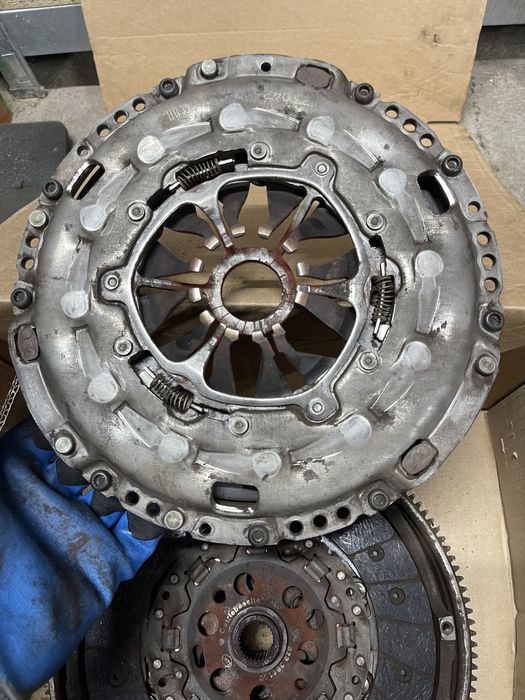 Демпфер комплект зчеплення volkswagen golf5 1.9 TDI