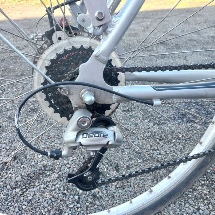 Продам алюмінієвий трекінговий велосипед.