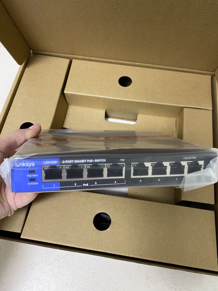 Комутатор Linksys  8 Port with 4-PORT PoE+