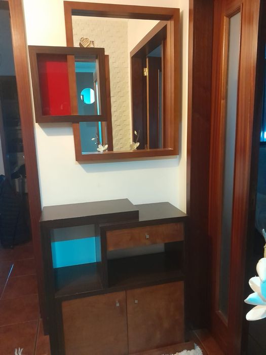 Móvel de entrada mais espelho