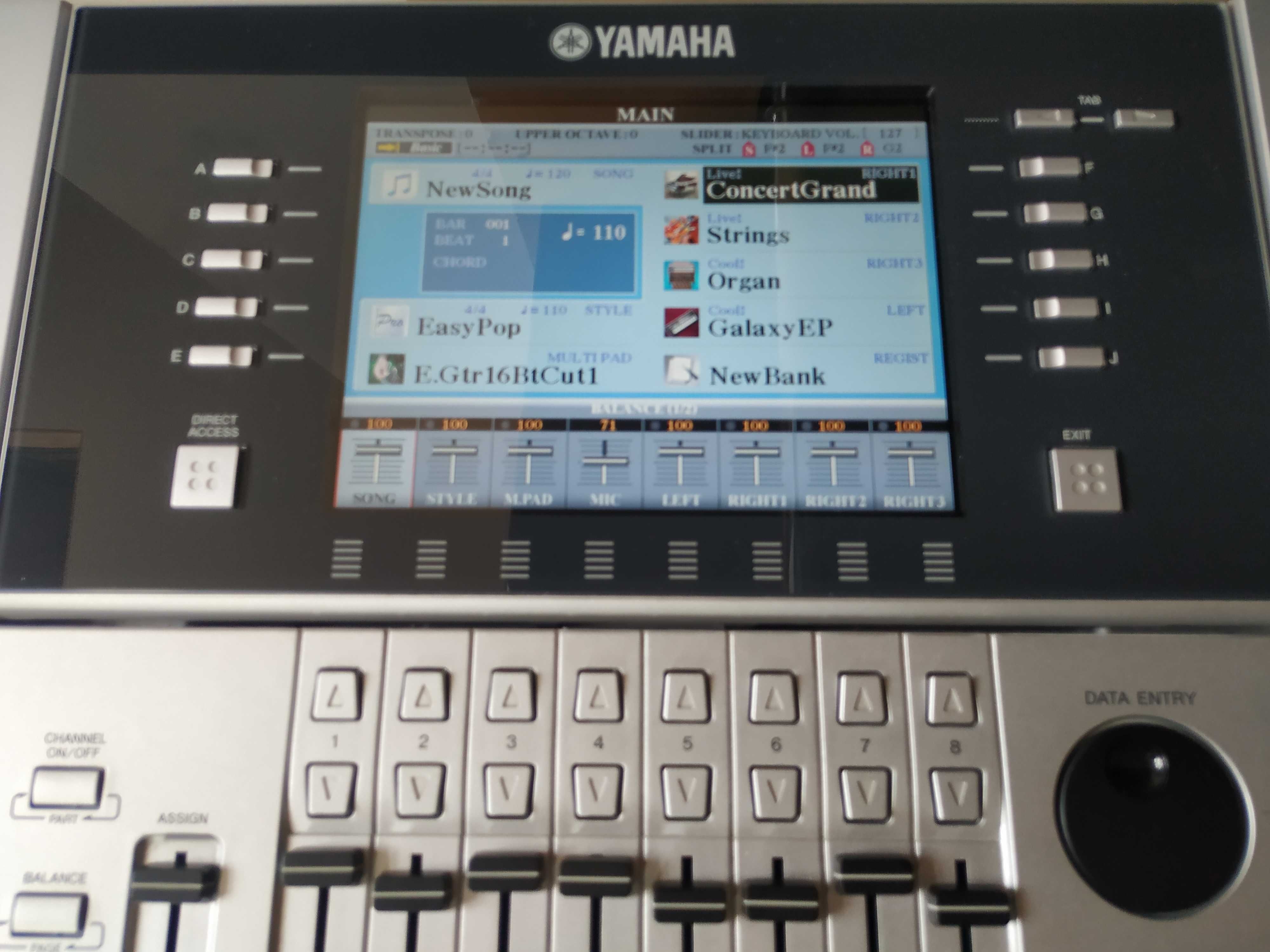 Yamaha Tyros 3 keyboard