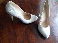 туфлі білі жіночі