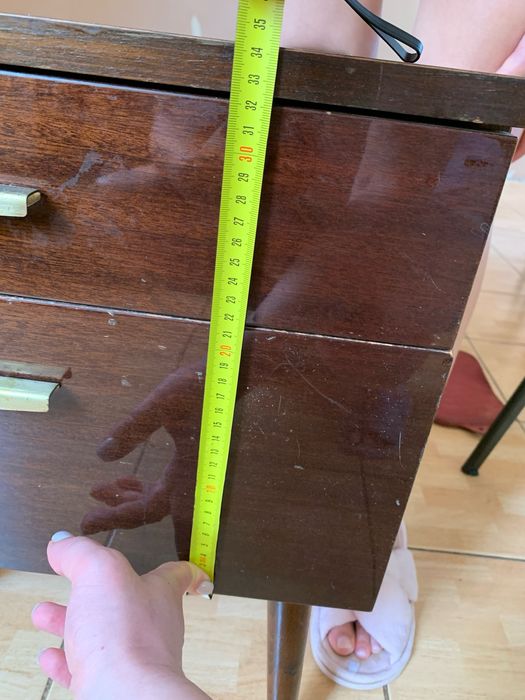 Тумба приліжкова