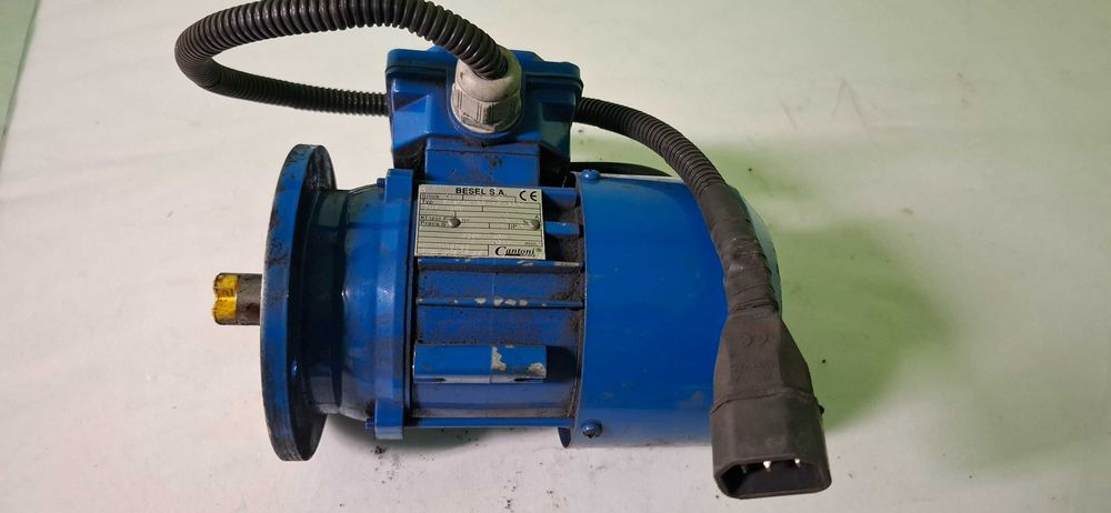 Silnik elektryczny SEMKh56-4C/3890 0,09kW/1340 BESEL