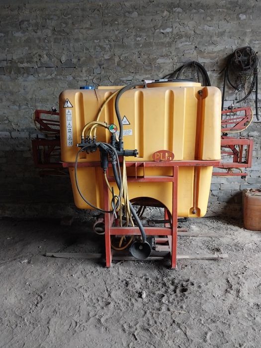 Продам оприскувач 800л