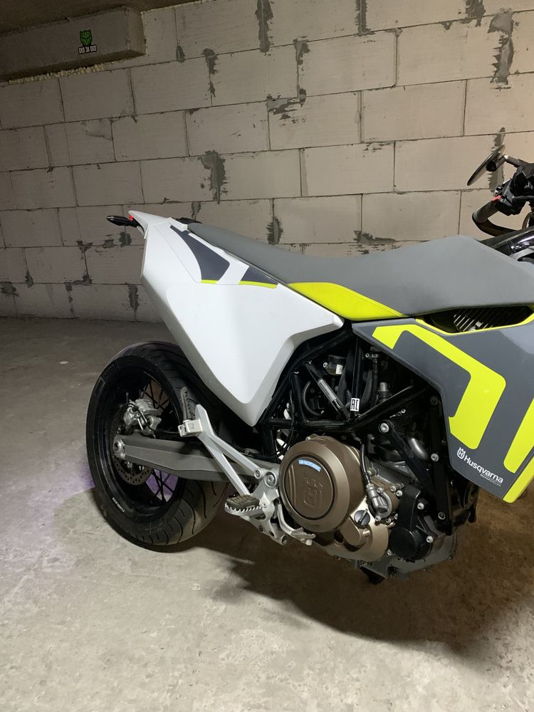 Husqvarna 701 KTM 690