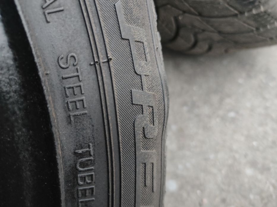 Продам 2 колеса на зимней резин 5#110 Ет 41  205/55 R16
