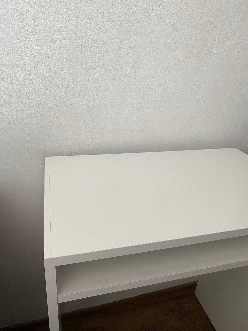 Białe Biurko IKEA