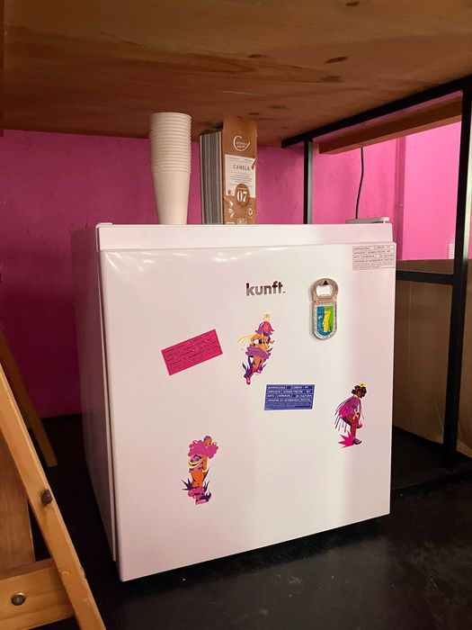 Frigorífico Mini Bar KUNFT KMB9119 WH 45L - 50 cm - Branco - SEMI NOVO