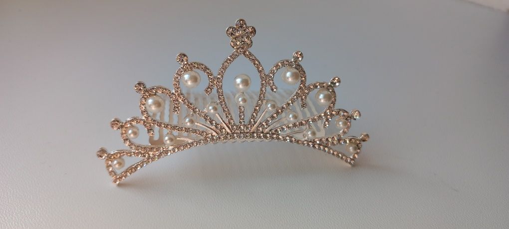 Diadem tiara korona na grzebyku