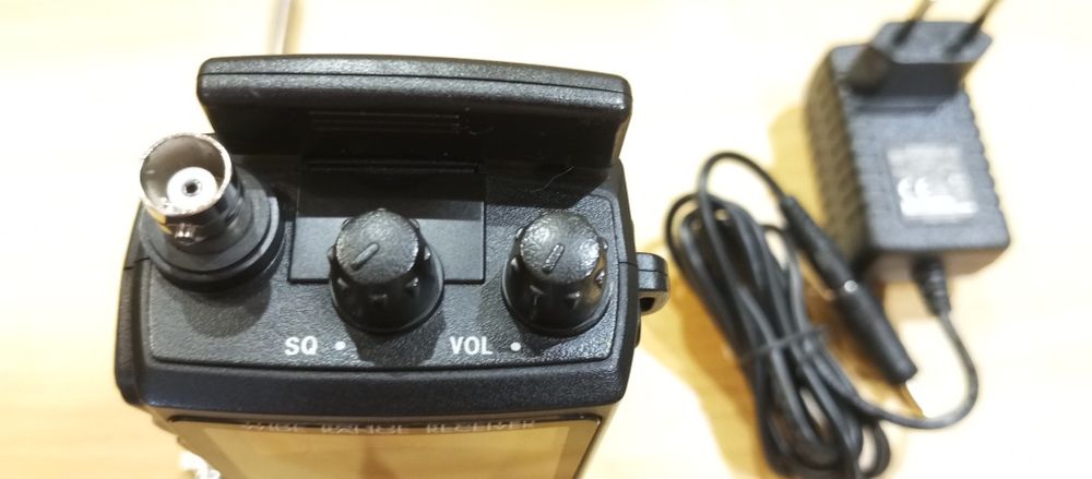 Сканирующий радиоприемник AR8200