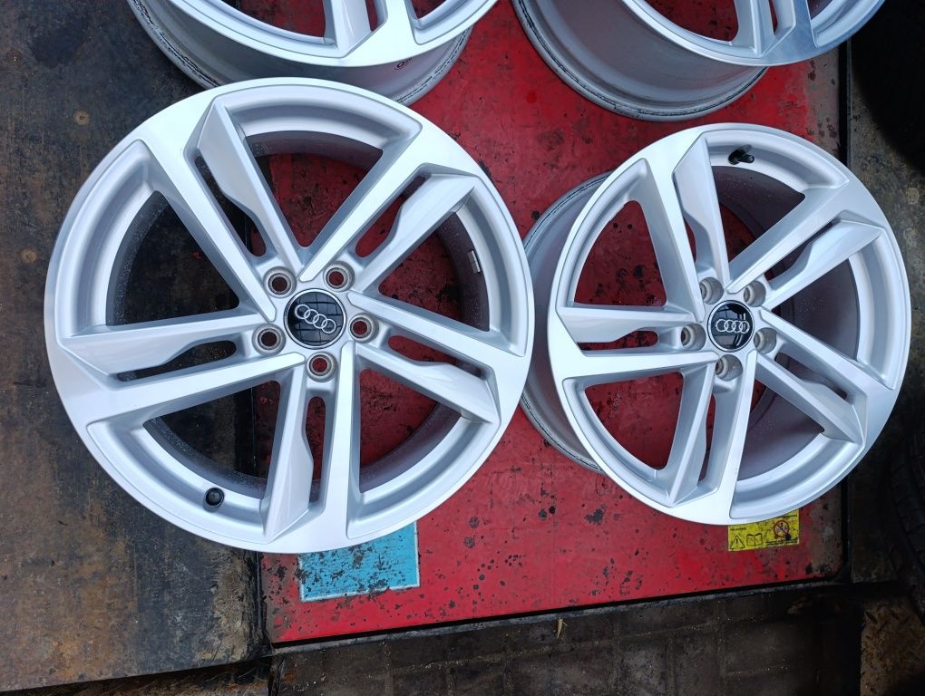 5x100 Felgi Aluminiowe 17 Audi A1 S-Line 82A 7.5Jx17H2 ET46 ładne