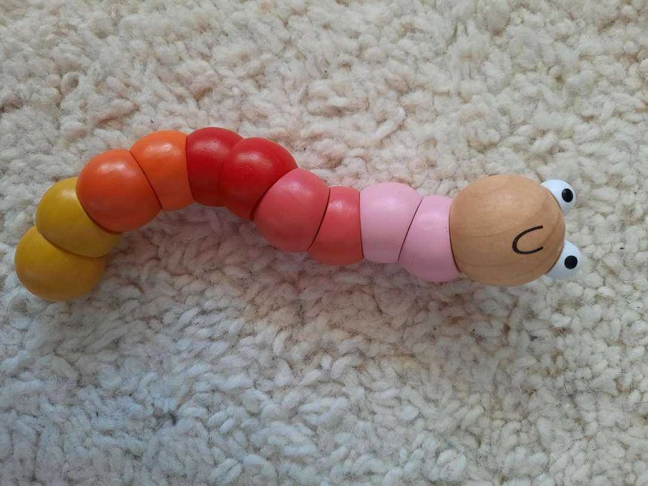 Іграшка дерев'яна гусениця