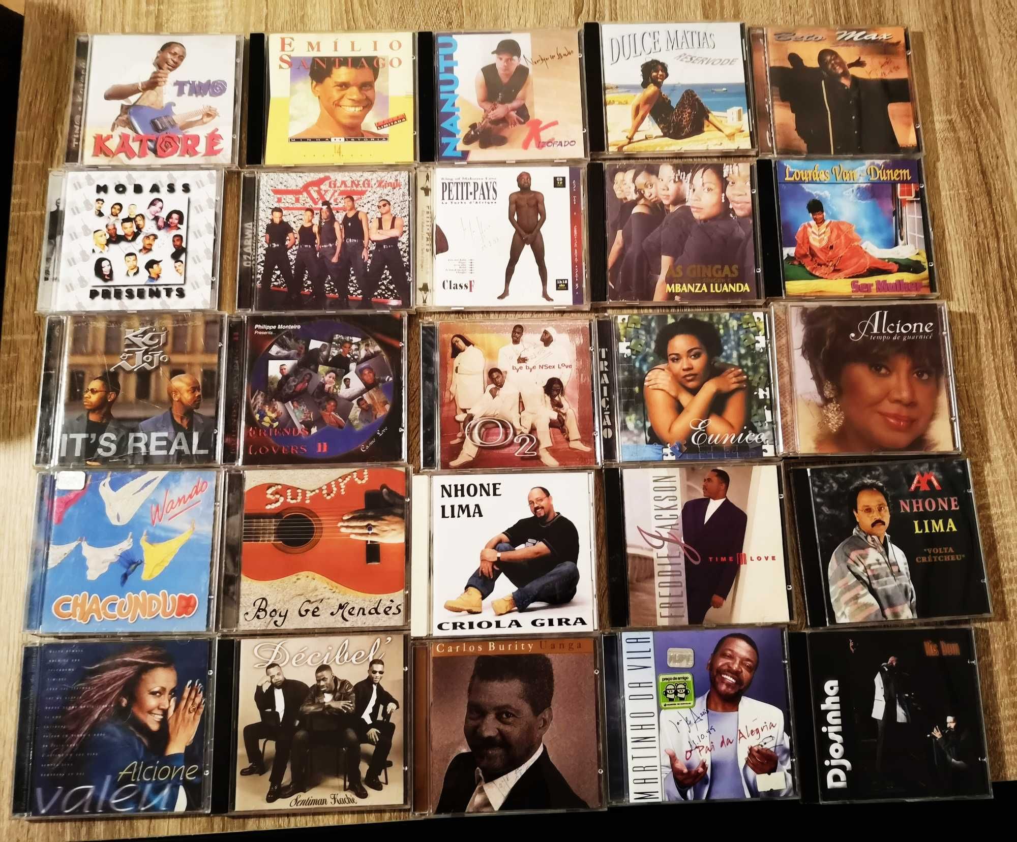 40 CD 's de musica africana + 7 CD's de outros artistas