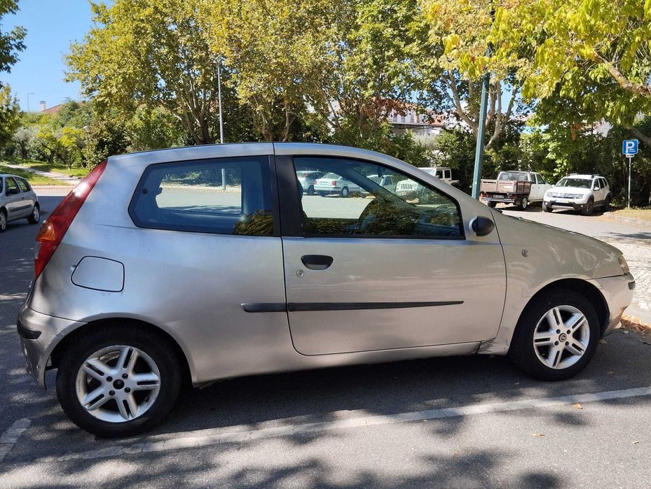 Carro ótimo para o dia-a-dia - Fiat Punto 2001.