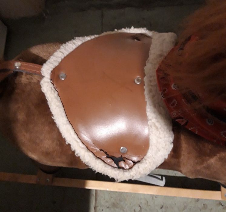 Кінь-гойдалка для дітей