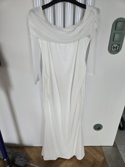 Biała suknienka ciążowa ślub sesja