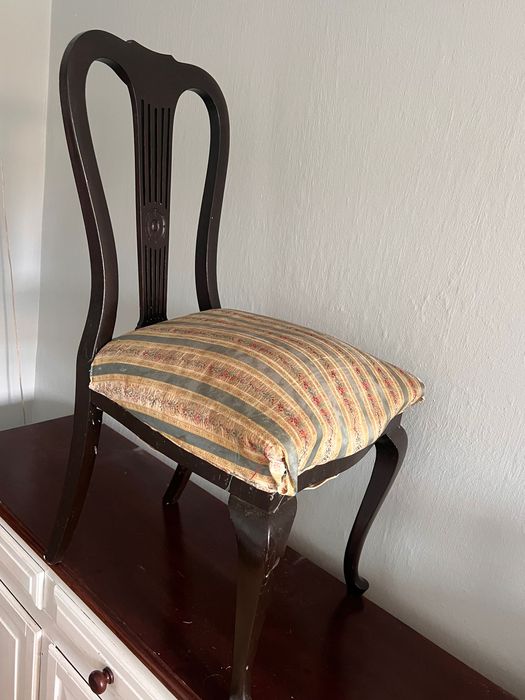 4 fotele z XIX wieku Anne Revival, lite drewno dębowe