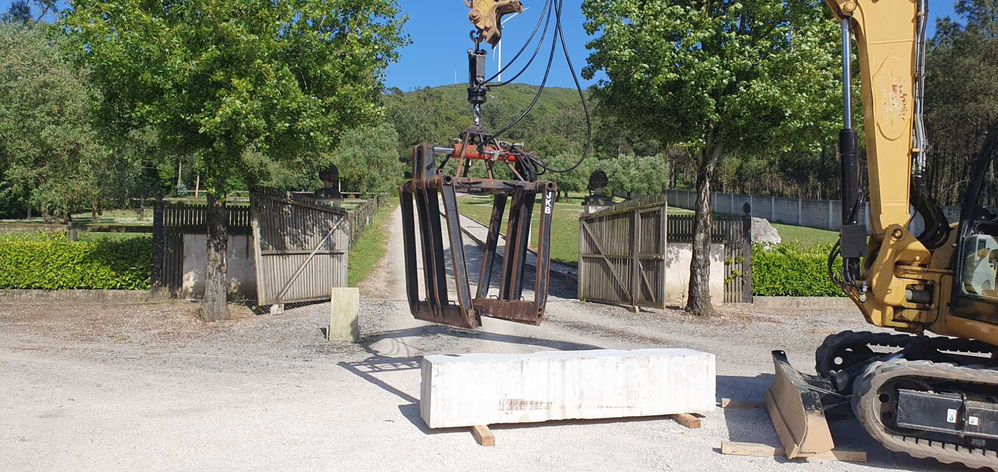 Pinça para Pedra de 3500 kg Telescópico ou Giratória