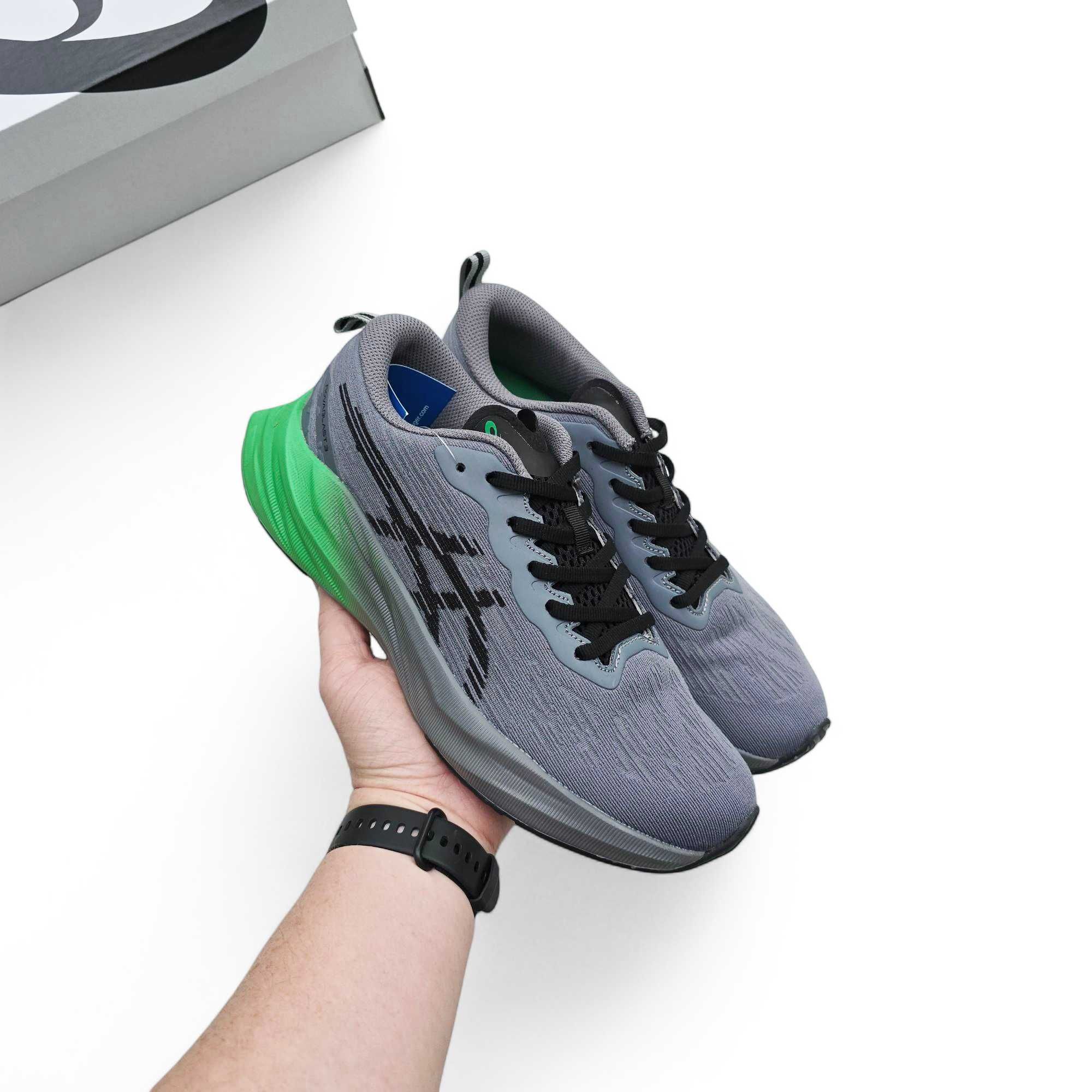 Чоловічі кросівки ASICS Novablast 3 сірі з зеленим
