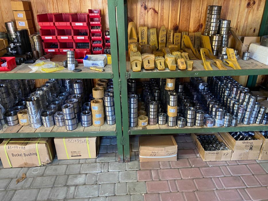 Продаж ковша,ніж, втулка для ескаваторів.