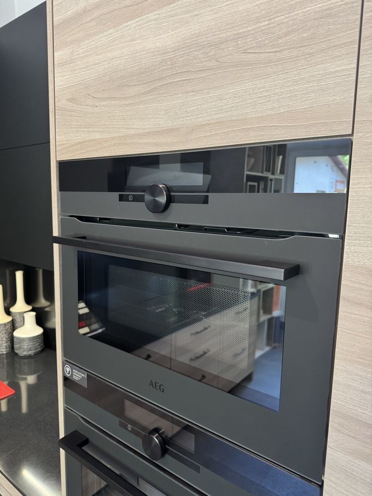 AEG KMK965090T Piekarnik kompaktowy z funkcją mikrofali